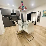 Goldstadt Grand Suite- Zentrum *