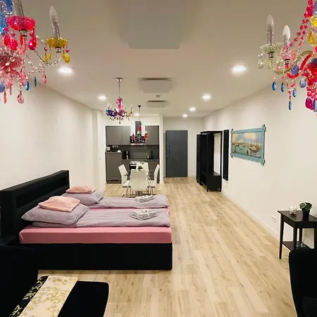 Neu Sweetroom Grosses Goldstadt Апартаменты *